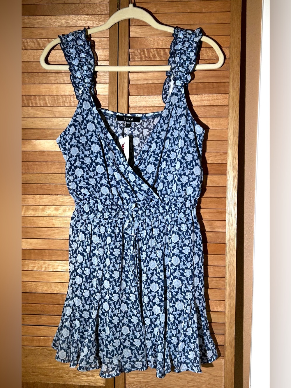 NWT Trixxi size Large ditzy flor navy blue romper flirty ruffles